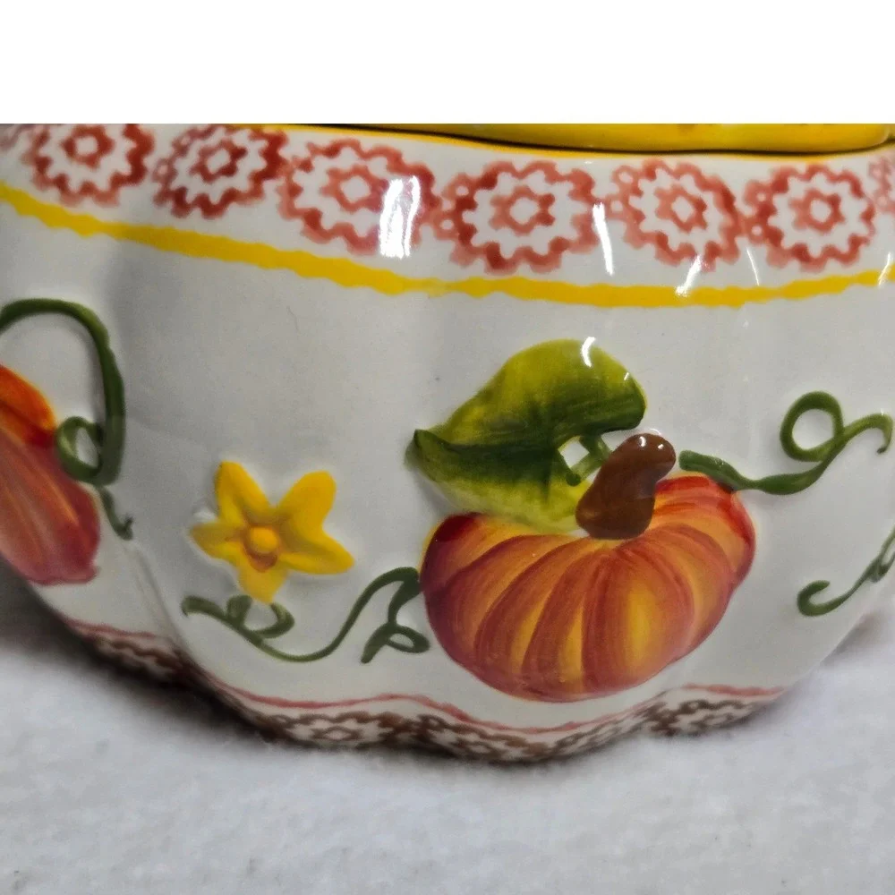 Temptations by Tara Pumpkin 1.5 QT Covered Baker Fall Harvest Casserole Dish
